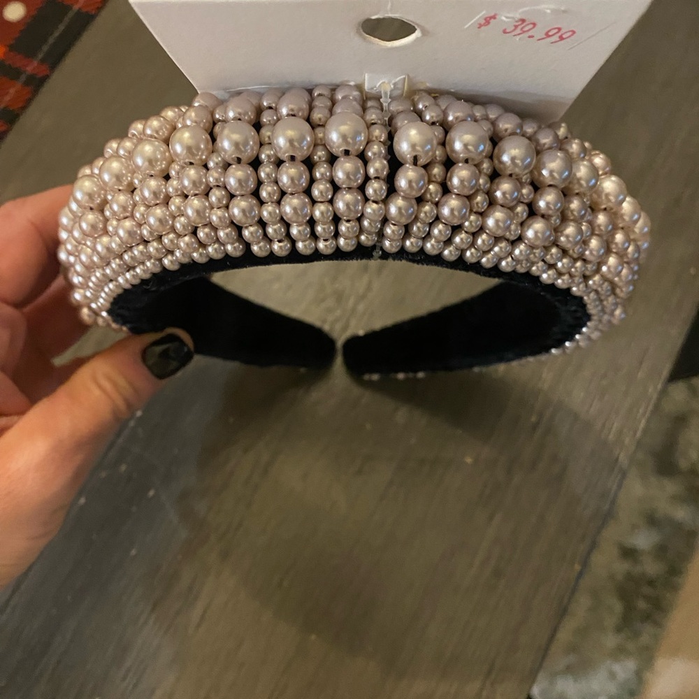 Beautiful pearl headband BRAND NEW WITH TAGS, from EXPRESS